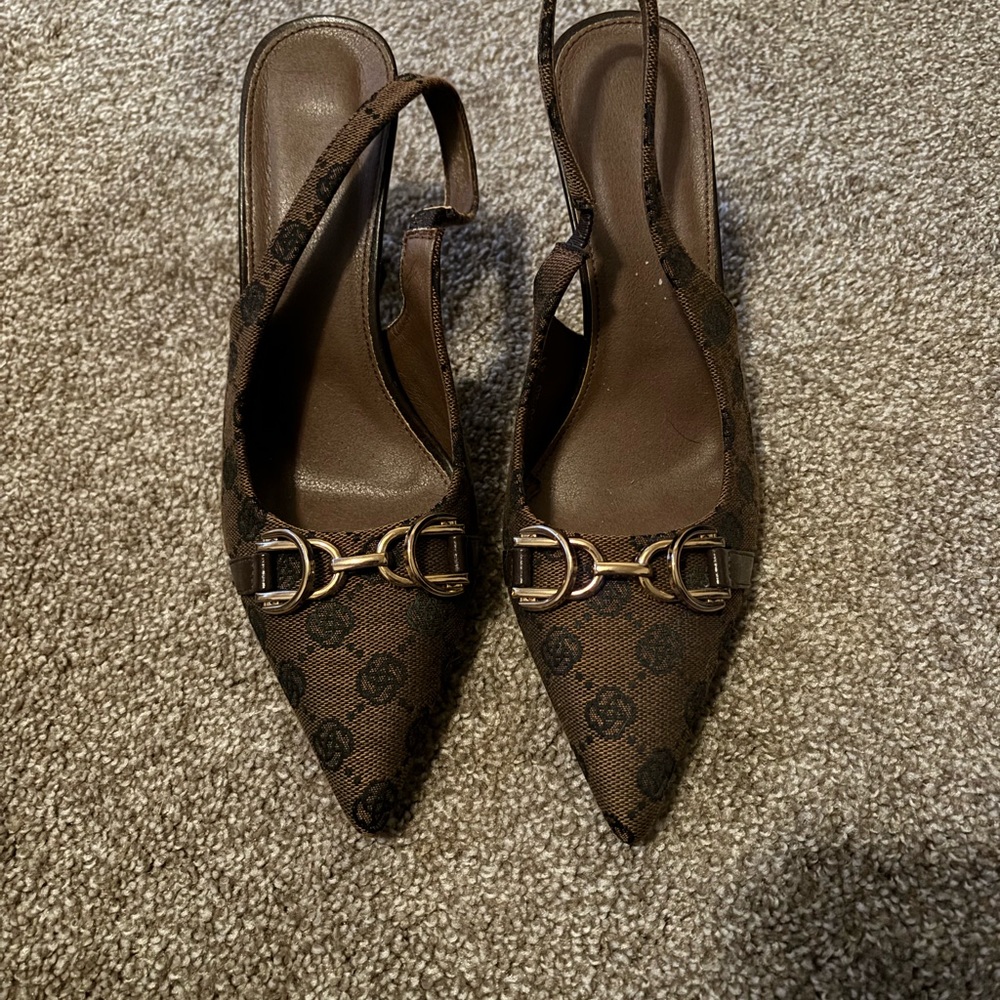 Closed toe heels